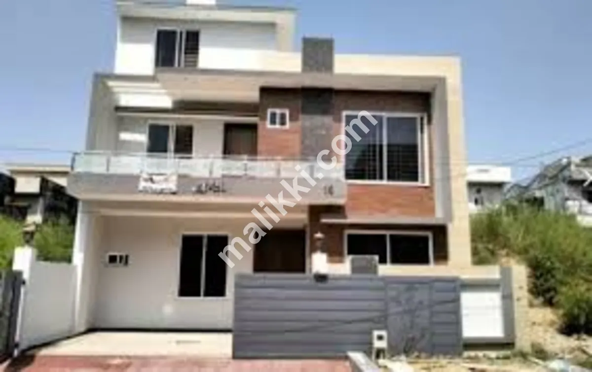 1 kanal House Available For Sale