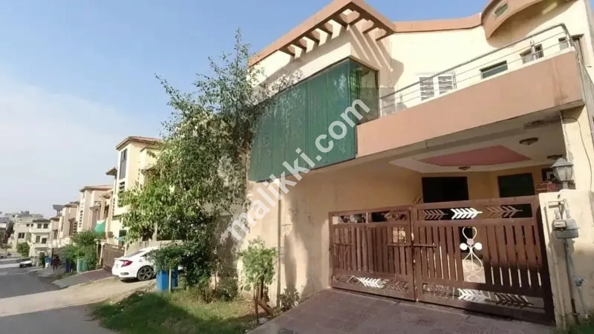 Looking For A On Excellent Location House In Bahria Town Phase 8 - Usman Block