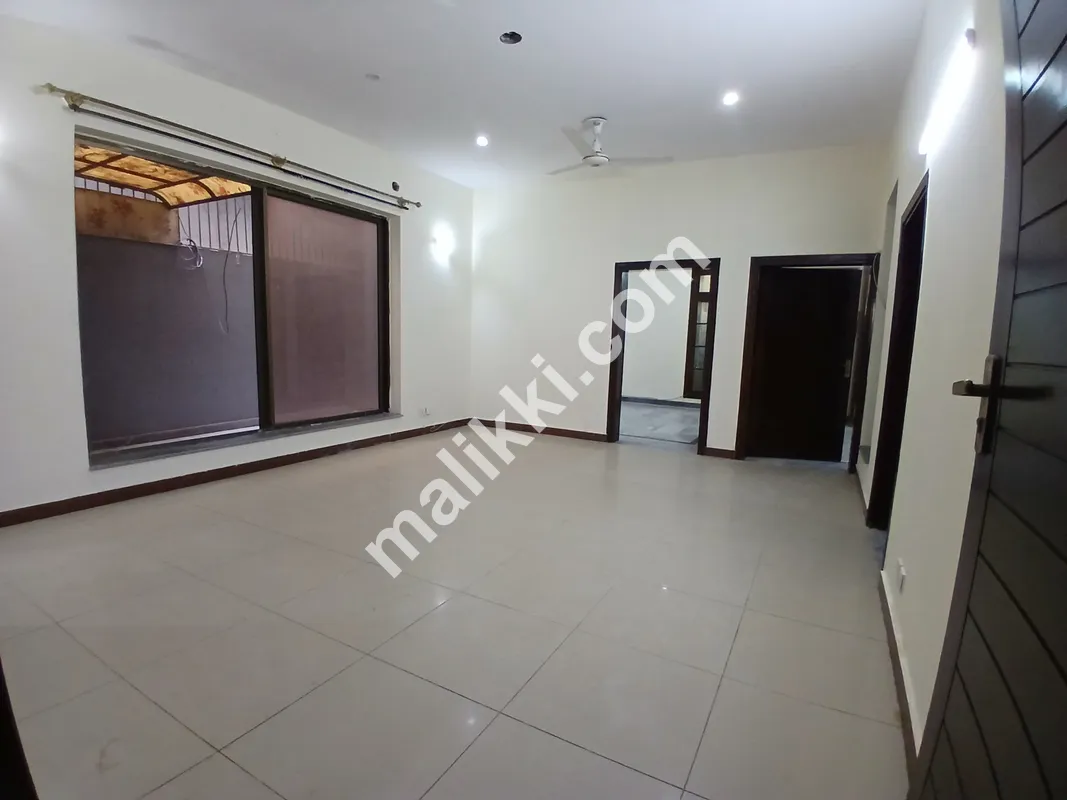 12 مرلہ پورشن کرایہ پر 