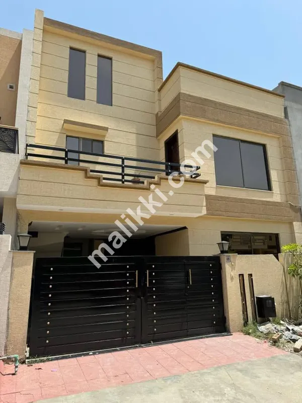 ابو بیکر بلاک 7 مرلہ مکان برائے فروخت