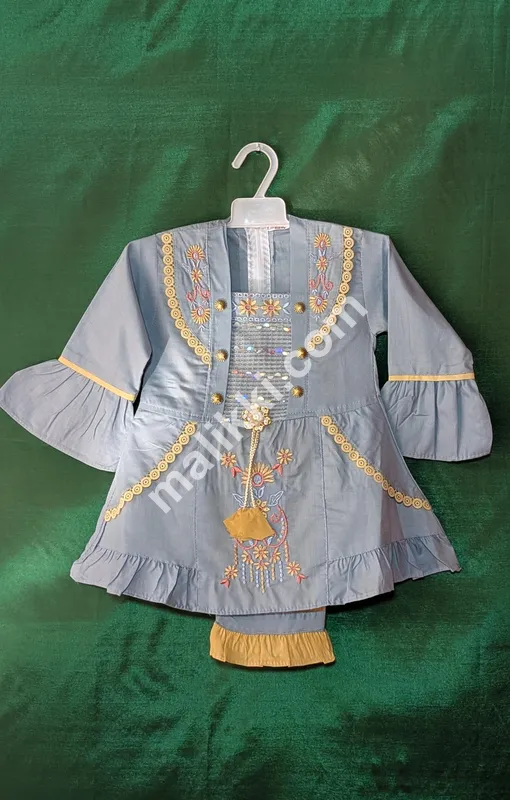 اسکائی بلیو پتلون کے ساتھ بچوں کی فراک