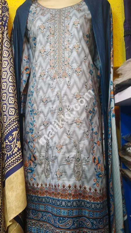 Lawn 3 Pcs Embroidered Suit