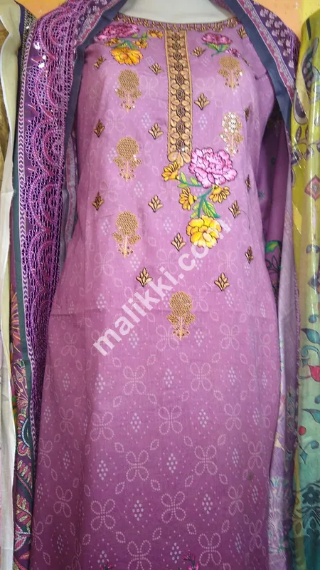 خواتین کے لیے لان 3 پی سیز شلوار قمیض سوٹ