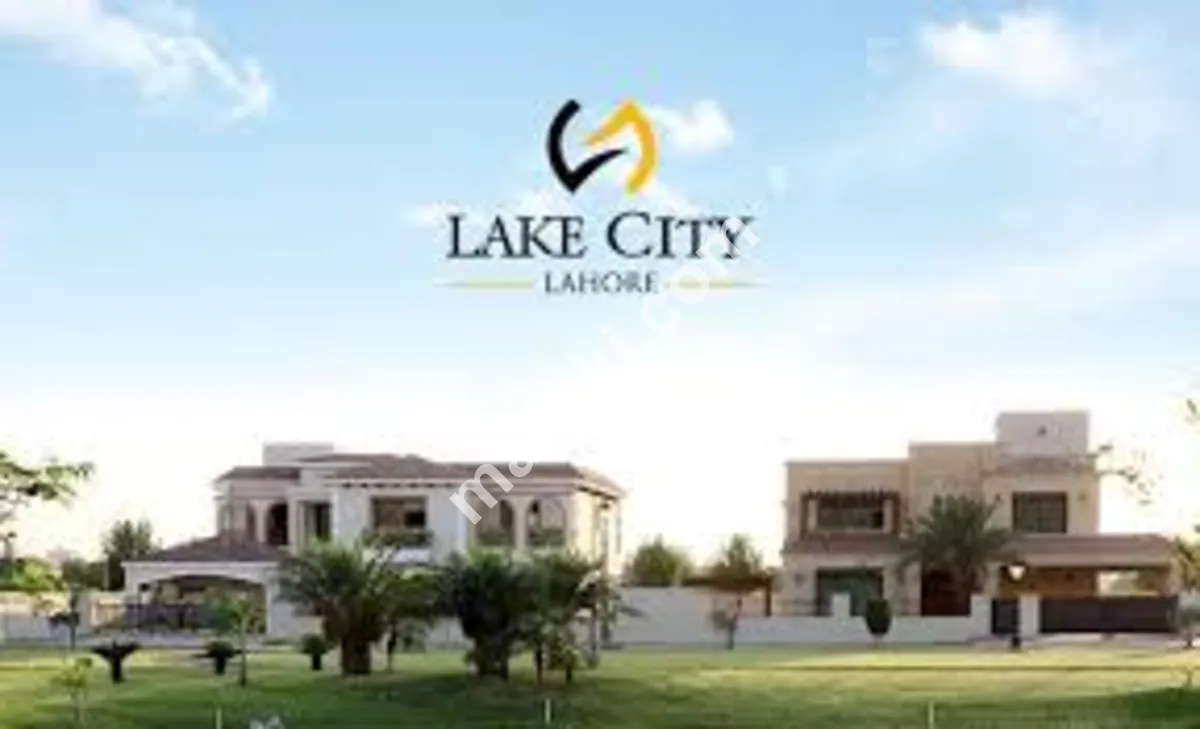 1 KANAL PLOT ON PRIME LOCATION IN LAKE CITY M-3 Available For Sale