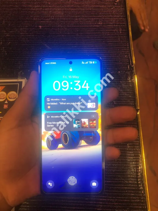 Oppo Reno 12f 5G فون فروخت کے لیے دستیاب ہے۔