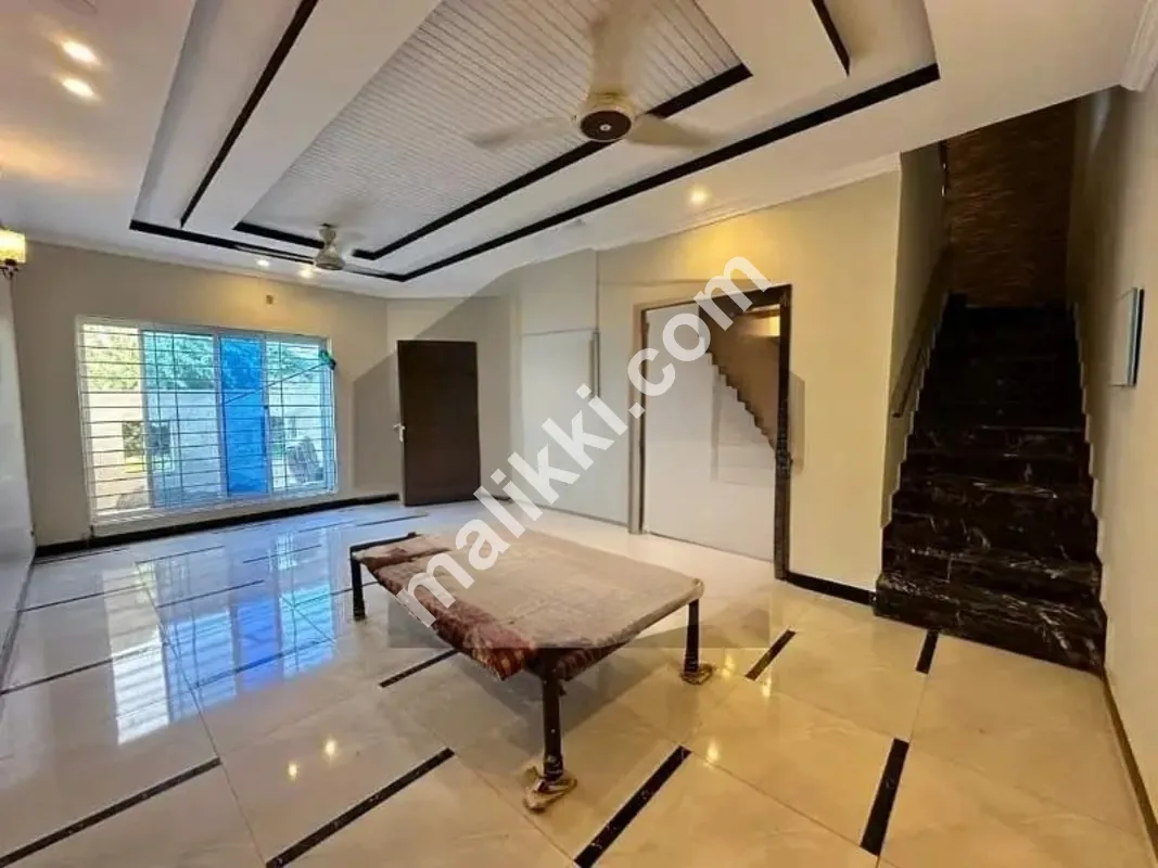 ڈیزائنر ہاؤس برائے فروخت فیز 8 علی بلاک، انویسٹر ریٹ