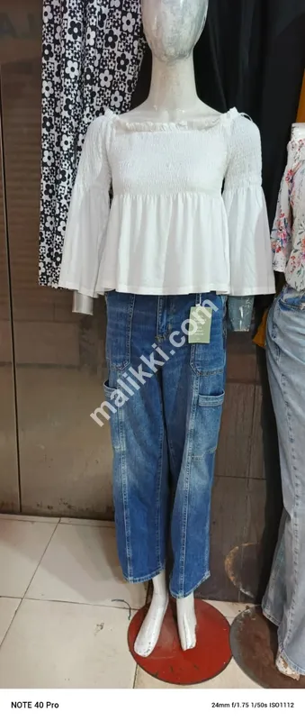 جینز کے ساتھ خواتین کا آرام دہ سوٹ