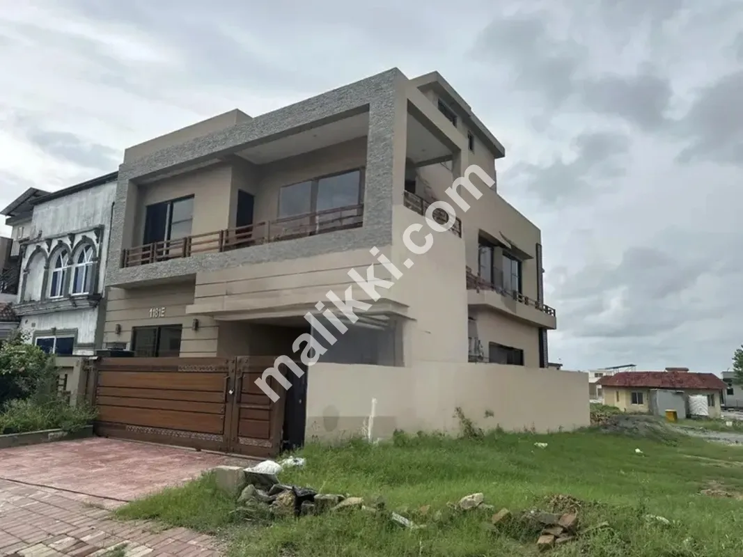 بحریہ ٹاؤن فیز 8 سیکٹر ایف 1 میں 10 مرلہ مکان برائے فروخت