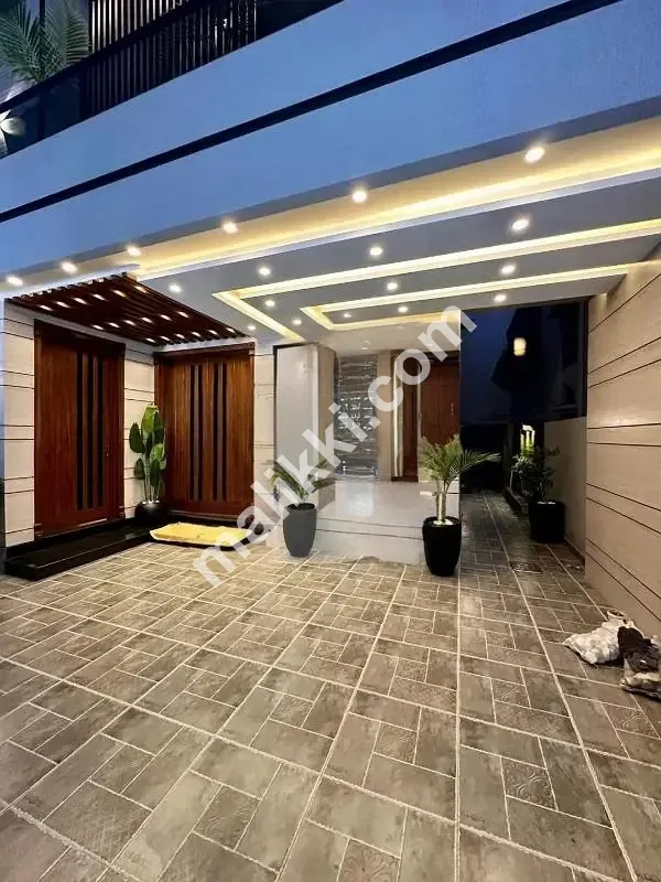 بحریہ ٹاؤن فیز 8 راولپنڈی میں 10 مرلہ ڈبل منزلہ مکان کرایہ پر دستیاب ہے۔