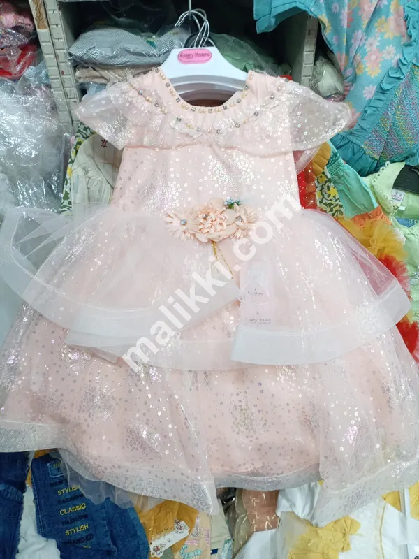 بچیوں کے لیے گلابی نیٹ فراک