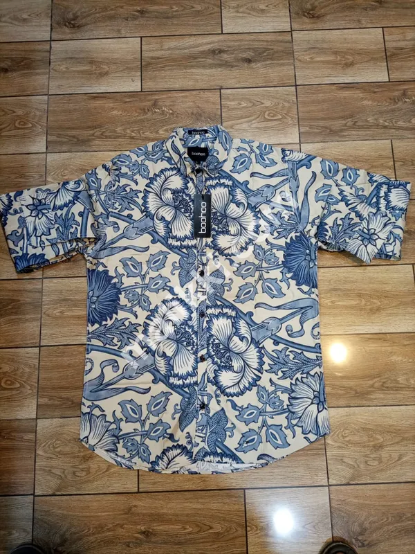 Bohoo پھولوں کی آرام دہ اور پرسکون شرٹ