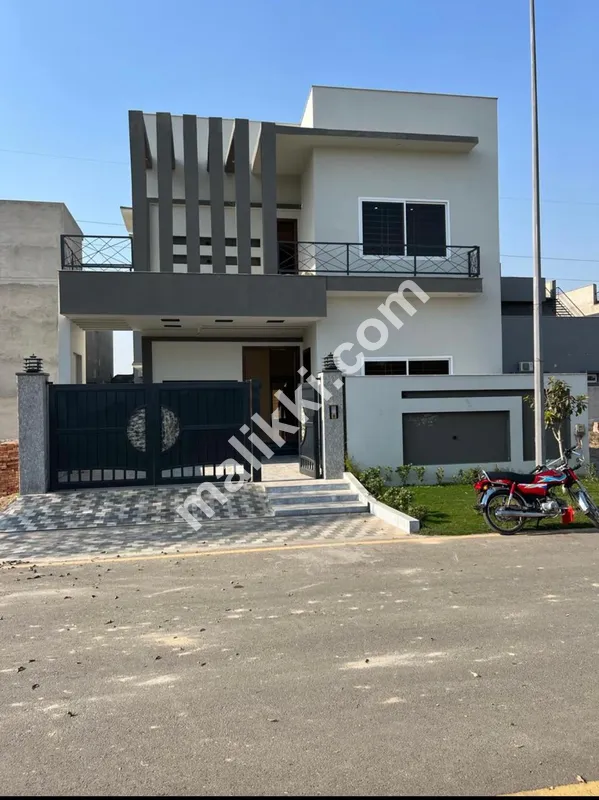 10 Marla Double Story House Available For Sale