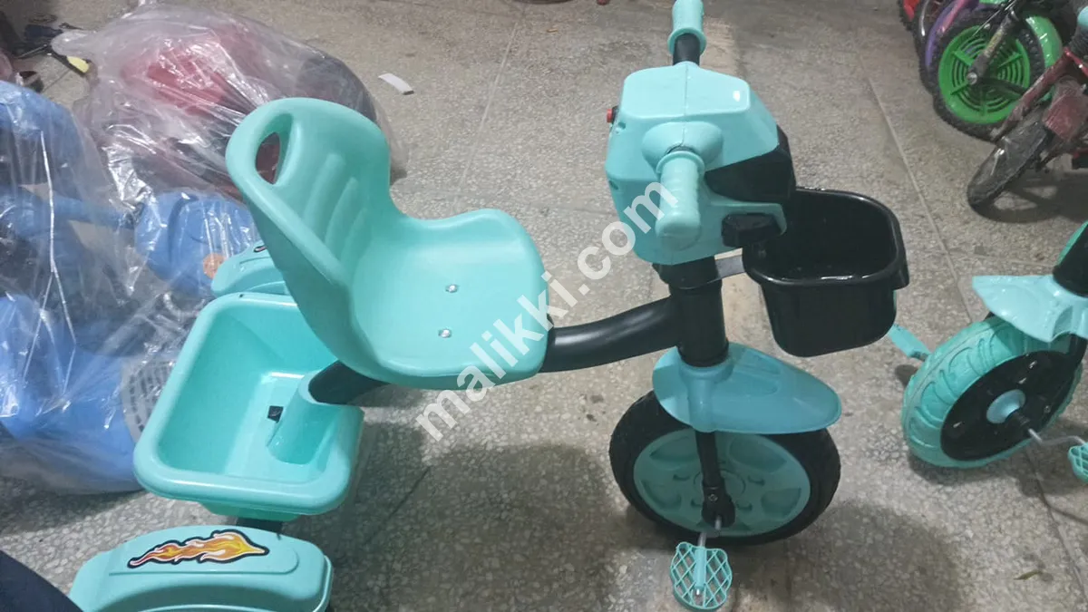بچوں کو ٹرائی سائیکل بلیو کلر اچھی کوالٹی