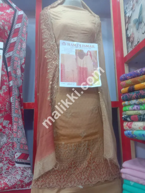 براؤن ایمبرائیڈرڈ 3 پی سی ایس انسٹیچڈ سوٹ