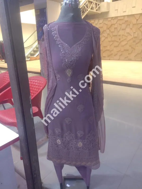 انڈین شفان ایمبرائیڈرڈ 3 پی سی ایس انسٹیچڈ سوٹ