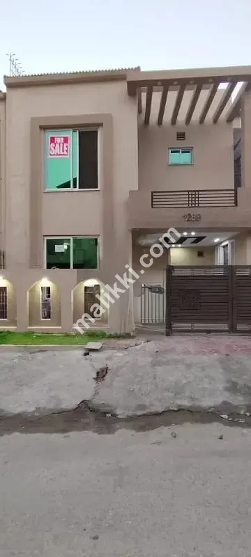 بحریہ ٹاؤن فیز 8، 5 مرلہ کارنر بالکل نیا ڈیزائنر ہاؤس 4 بستروں کے ساتھ اٹیچڈ باتھ آؤٹ کلاس انویسٹر ریٹ لوکیشن پر