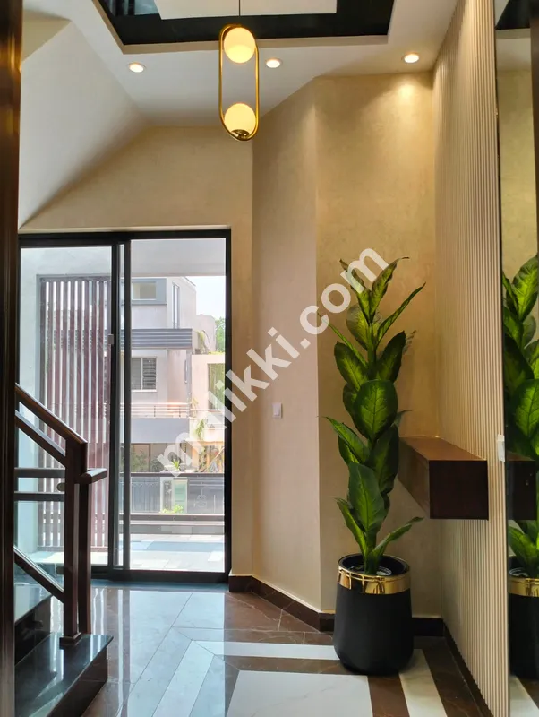 10 Marla Luxury Designer Double Heighted Brand New House For Sale