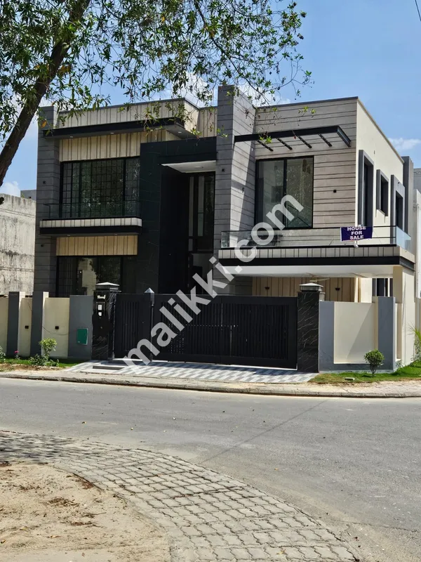 12 Marla   Corner House Available For Sale