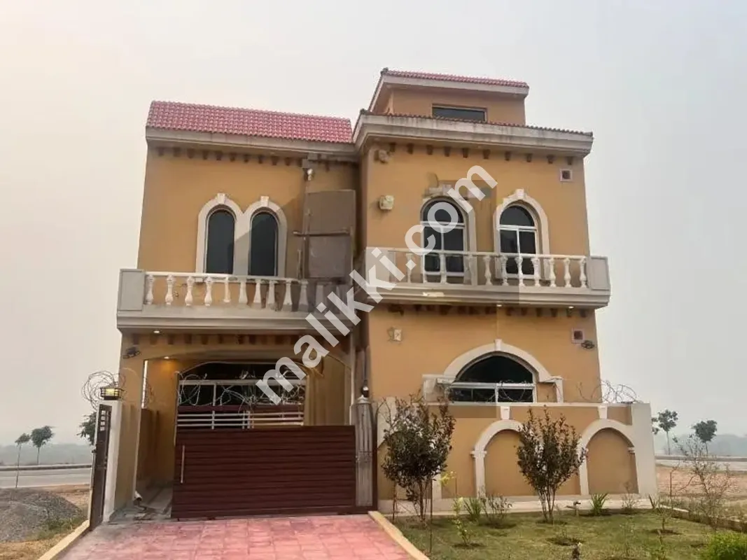 بحریہ ٹاؤن فیز 8 میں 6 مرلہ بالکل نیا لگژری بیک اوپن ہاؤس برائے فروخت میں سرمایہ کار قیمت پر