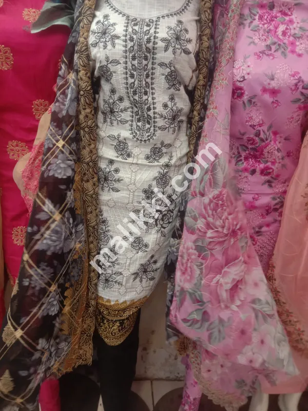 Pure Lawn Embroidered 3 PCS Unstiched Suit