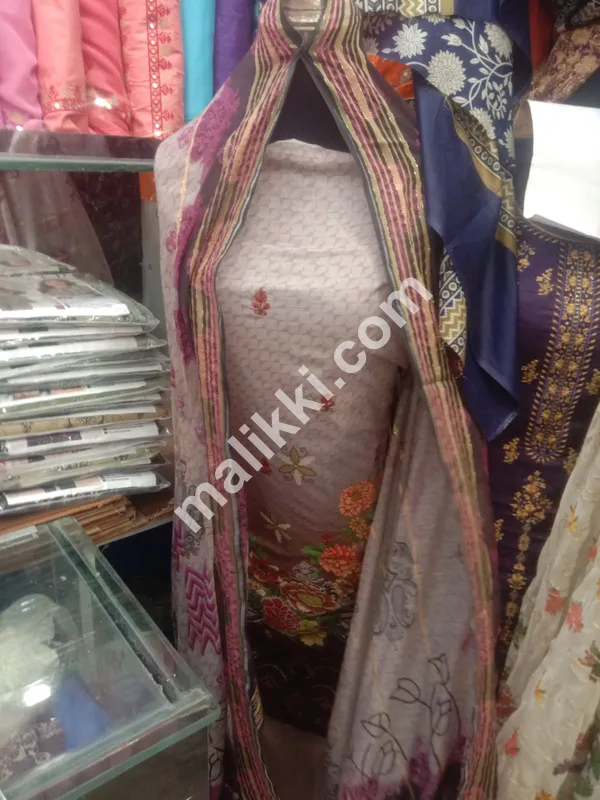 Pure Lawn 3 PCS Unstiched Suit