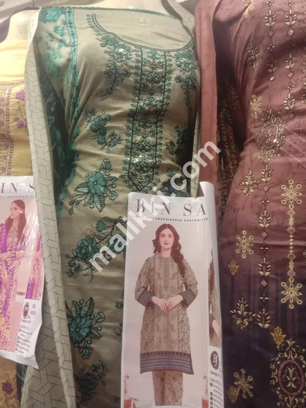 گرین لان 3 پی سی ایس ایمبرائیڈرڈ بغیر سلائی سوٹ