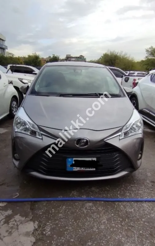 TOYOTA VITZ F 1.0 for sale