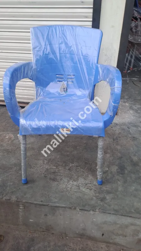 سادہ نیلی کرسی