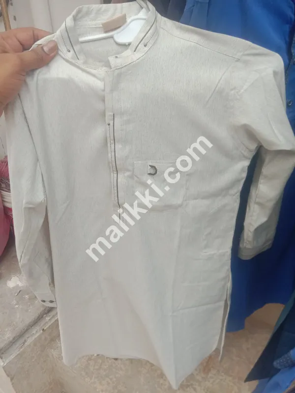 چھوٹے لڑکوں کے لیے ڈیزائن کیا گیا شلوار قمیض سوٹ