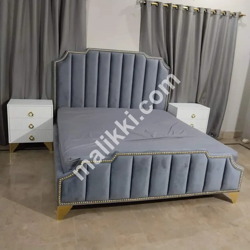 Master Bed With 2 Side Tables