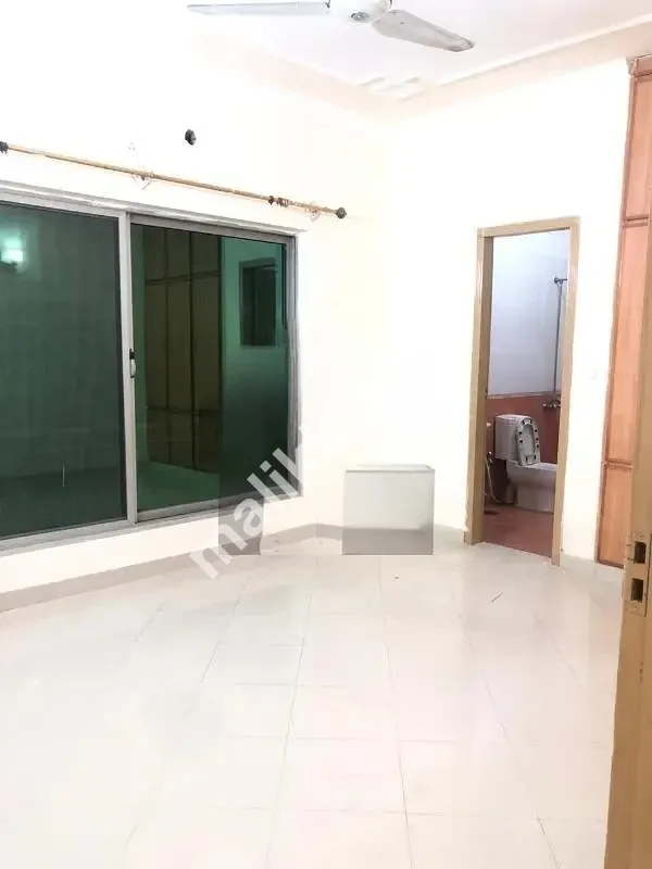 بحریہ ٹاؤن میں 10 مرلہ بالائی پورشن کرایہ پر دستیاب ہے۔