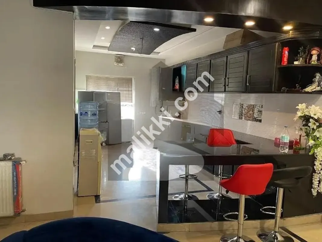 بحریہ ٹاؤن میں کنال کا بالائی پورشن کرایہ پر دستیاب ہے۔