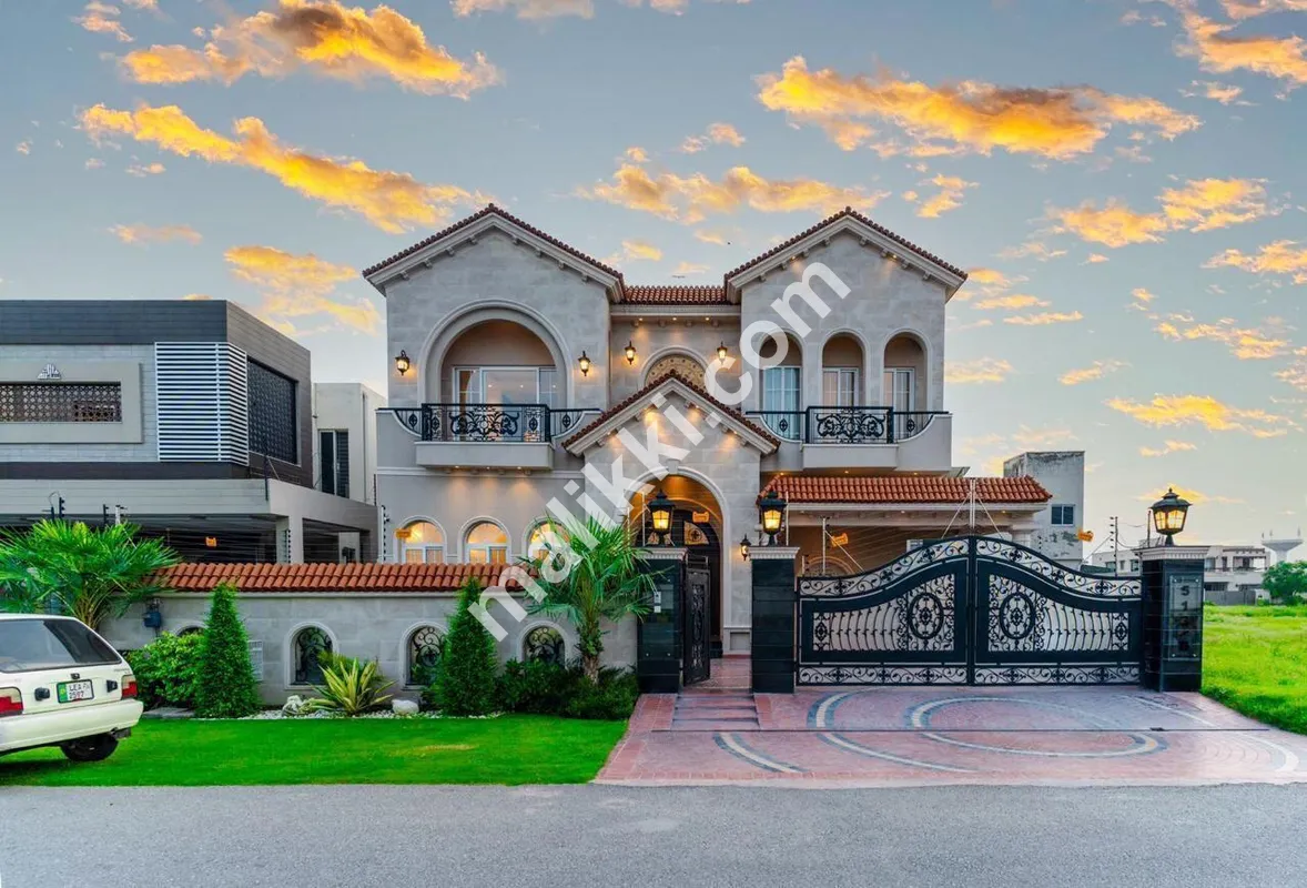 1 کنال بالکل نیا میڈیٹیرین ہاؤس