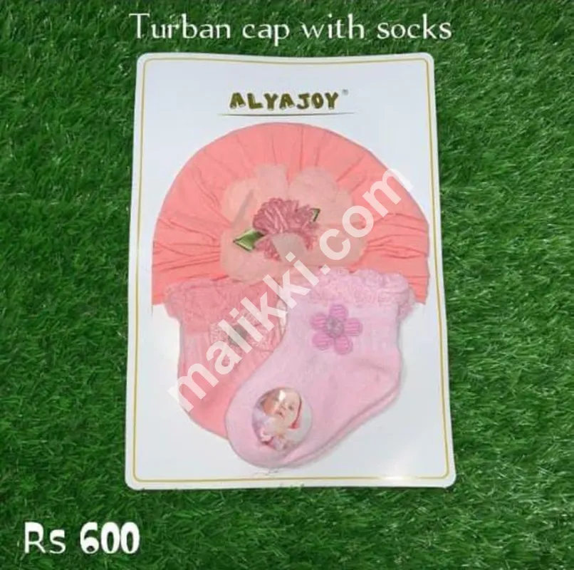 بچوں کے لیے جرابوں کے ساتھ پگڑی کی ٹوپی