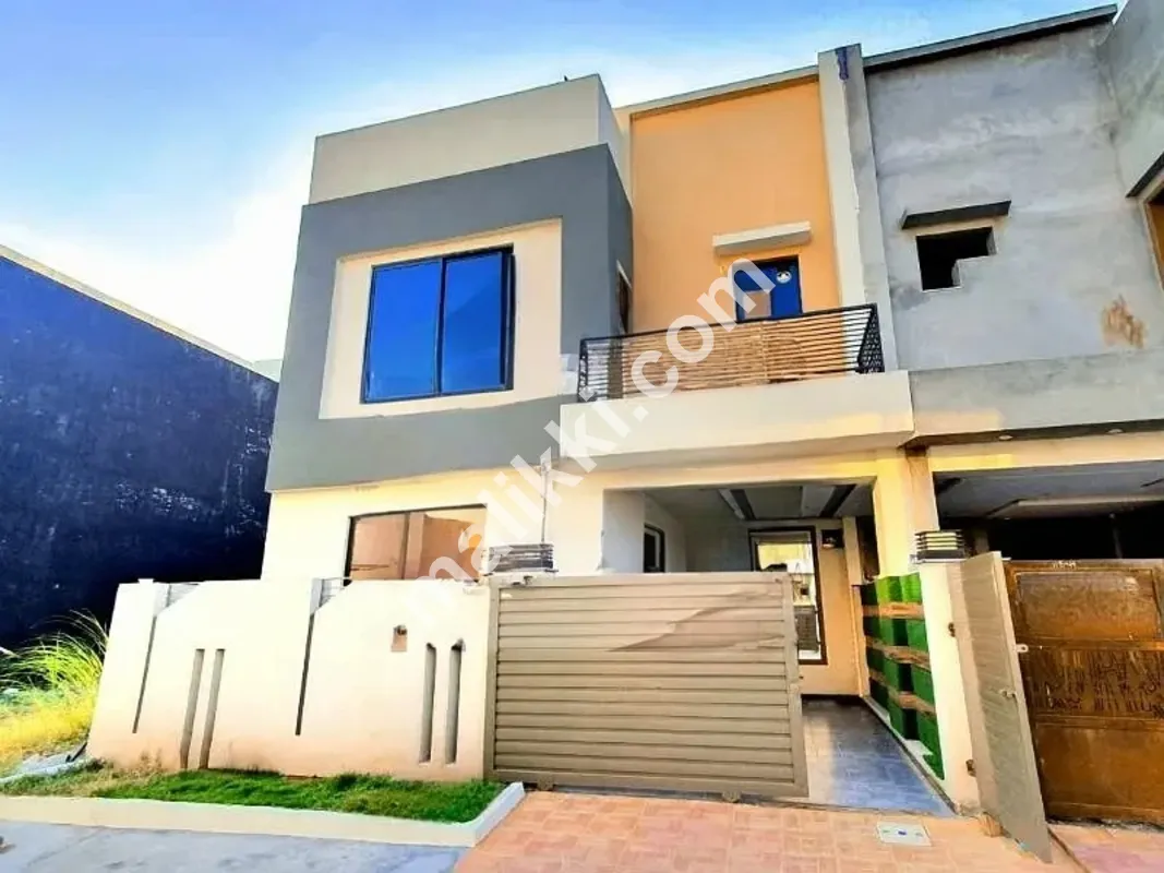 Amazing 5 Marla 4 Bed House