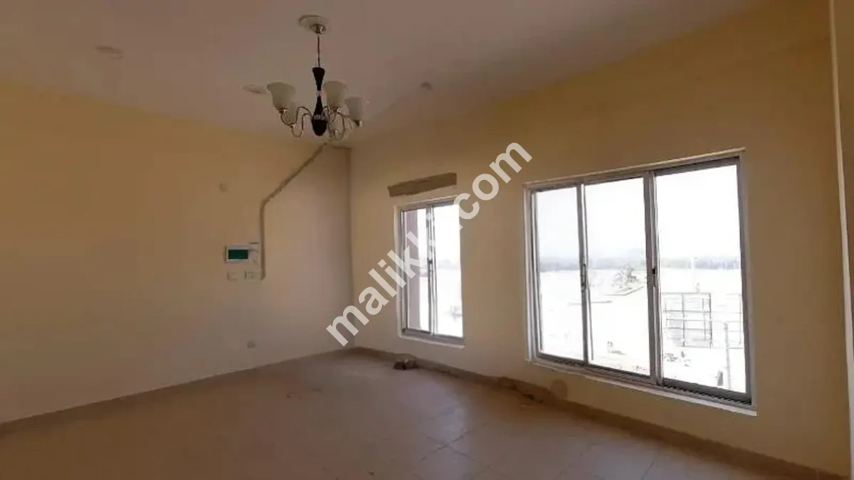 2 بیڈ عوامی ولا ہاؤس ہائیٹڈ ویو لوکیشن