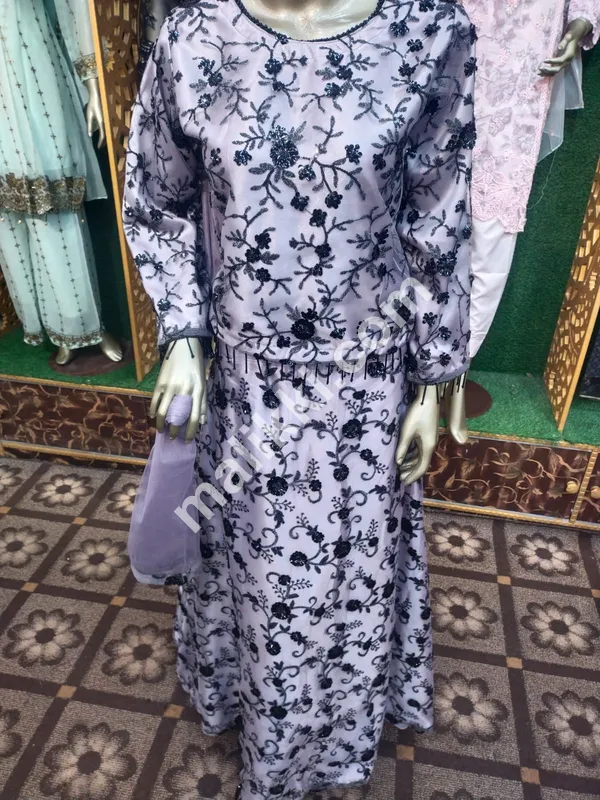 خواتین کے لیے سلایا ہوا لہنگا