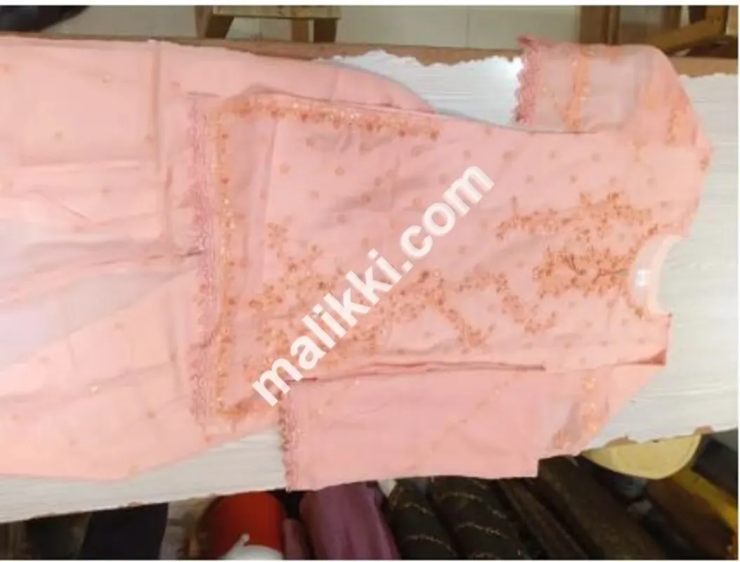 خواتین کے لیے شفان 3 پی سیز شلوار قمیض سوٹ