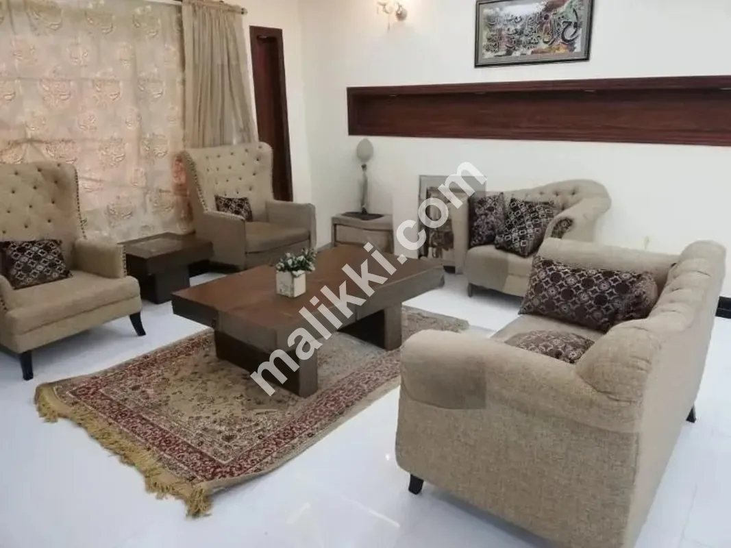 بحریہ ٹاؤن فیز 3 میں 1 کنال پرتعیش فرنشڈ کارنر ہاؤس کرایہ پر دستیاب ہے۔