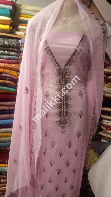 خواتین کے بغیر سلے ہوئے شلوار قمیض کا سوٹ