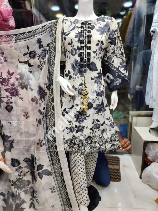 Lawn 3 Pcs Shalwar Kameez Suit