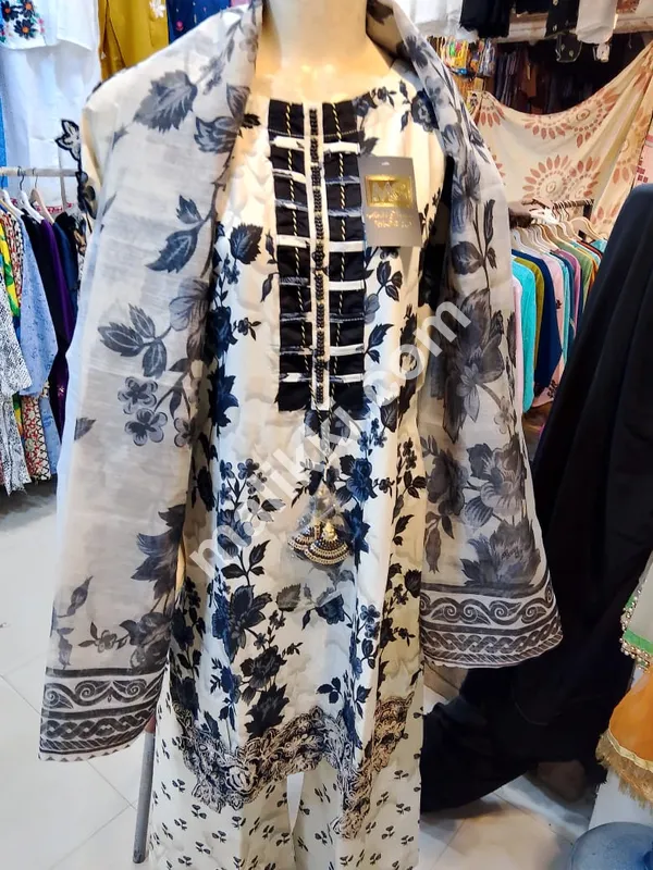 Lawn 3 Pcs Ladies Dress