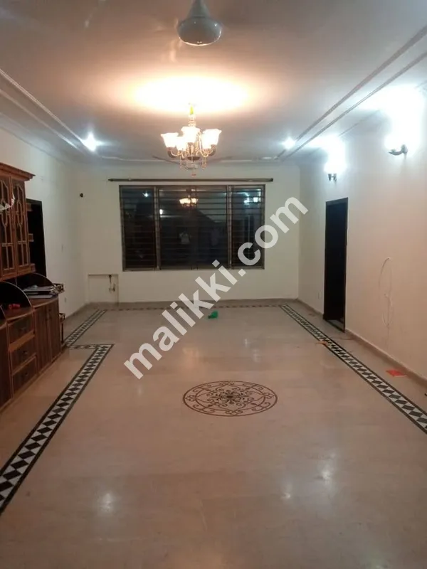 G-13 40x80 گراؤنڈ پورشن 3 بیڈ کرایہ پر