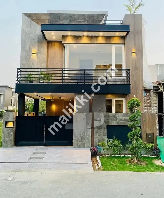 پی ڈبلیو ڈی اسٹریٹ 17 مین روڈ کے پیچھے، مثالی مقام، مناسب قیمت